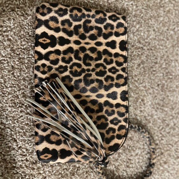 Leopard capacity wristlet - Picture 2 of 3